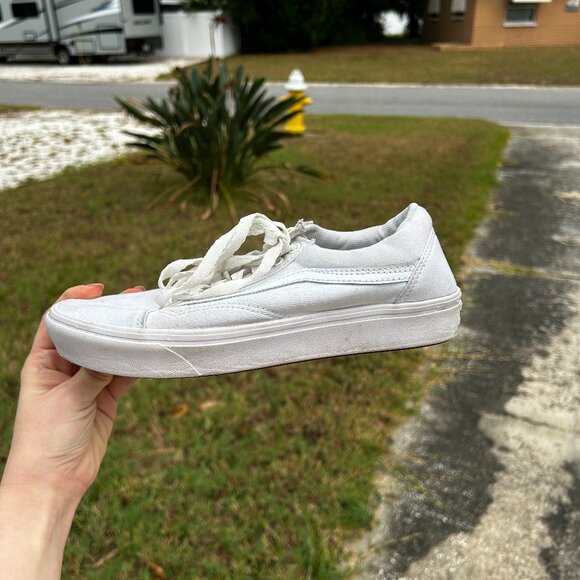 Vans Old Skool Shoe - Picture 1 of 6